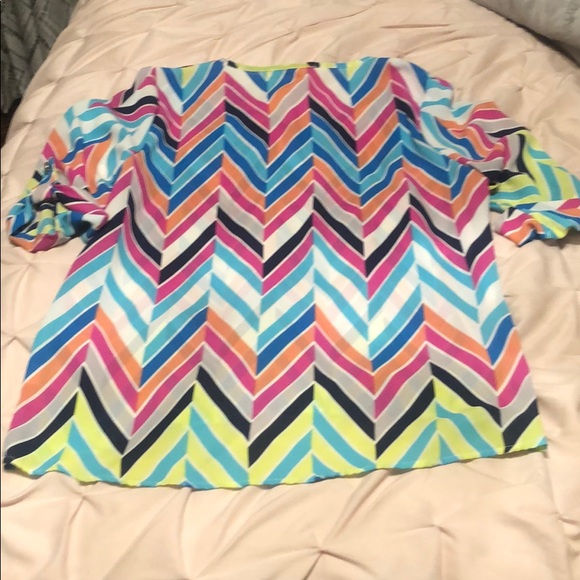 Chevron multi-colored rolled sleeve v-neck blouse - Picture 3 of 4
